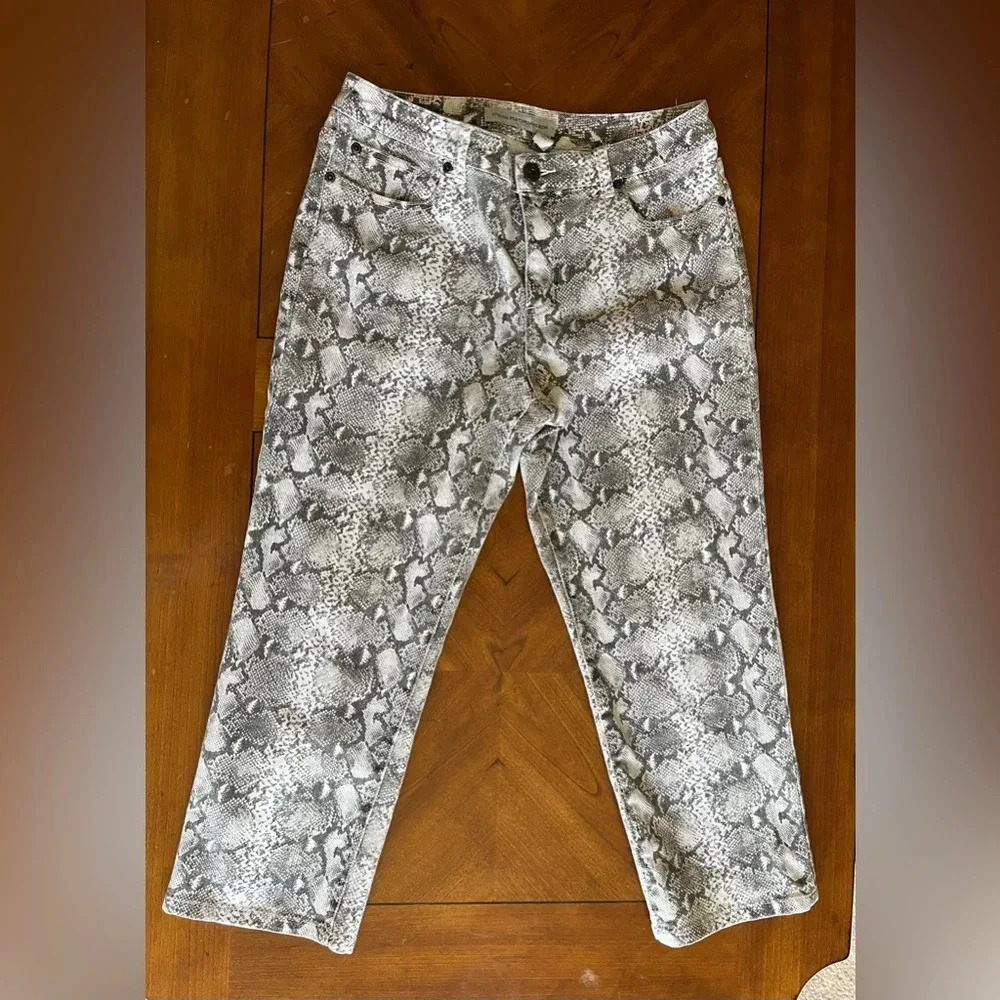 Chicos Platinum Denim Snake Animal Print Cropped Jeans Size 1